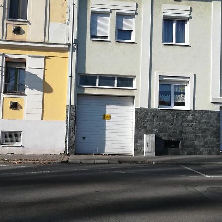 Viola Family Apartman Free Parking Pécs Eksteriør bilde