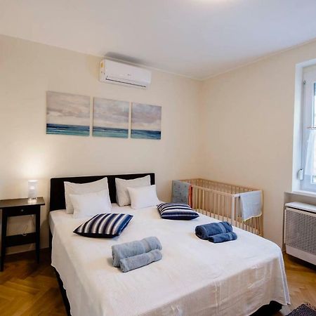 Viola Family Apartman Free Parking Pécs Eksteriør bilde
