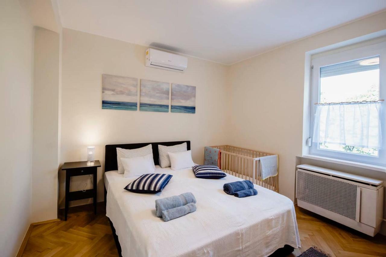 Viola Family Apartman Free Parking Pécs Eksteriør bilde