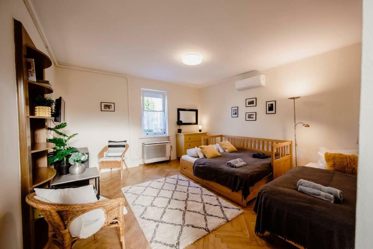 Viola Family Apartman Free Parking Pécs Eksteriør bilde