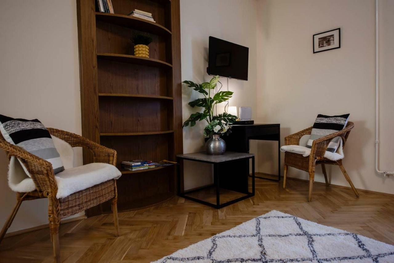 Viola Family Apartman Free Parking Pécs Eksteriør bilde